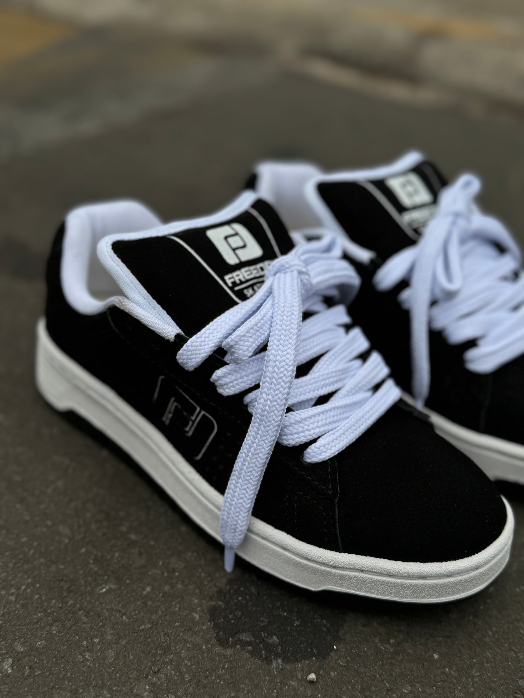 Freeday Jab Black/White